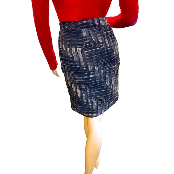 Ann Taylor Pleated Crosshatch Print Pencil Skirt - Picture 3 of 3
